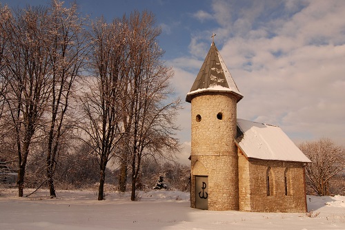 powstancze pamiatki Akowska kaplica w Zagrzu