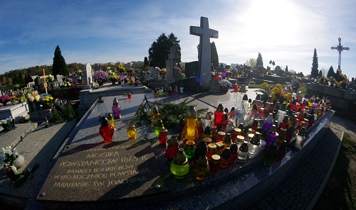 powstancze pamiatki Zbiorowa mogia na cmentarzu przy ul Zuzanny