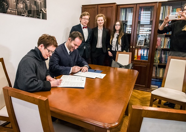 UMOWA STASZIC 30 1 19 DSC9003